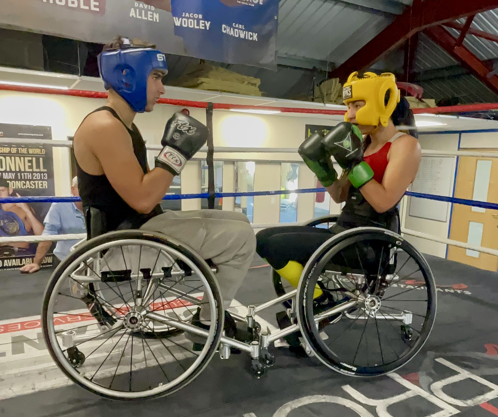 Luiz Faye and a fellow fighter in a boxing training session 