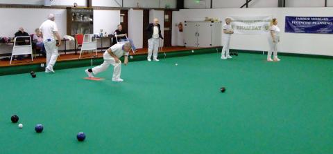 Indoor and Outdoor Lawn Bowls + Bowl for Health