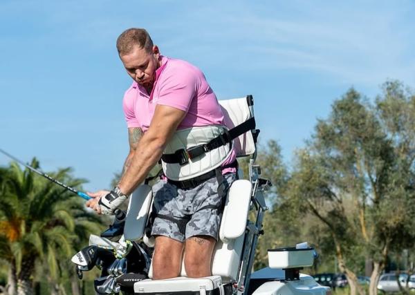 Oli Ingram hitting a golf ball
